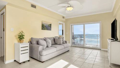 Oceanfront condo with pool, amazing view, balcony & beach access - Foto 2