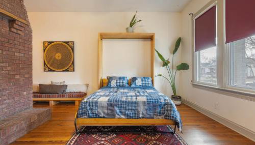 Charming City Home with Patio Fire Pit & Record Player-Family Friendly - Foto 3