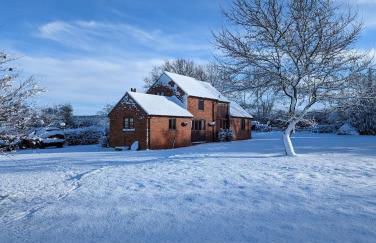 The Owl House with swimming pool and private hot tub - Foto 44