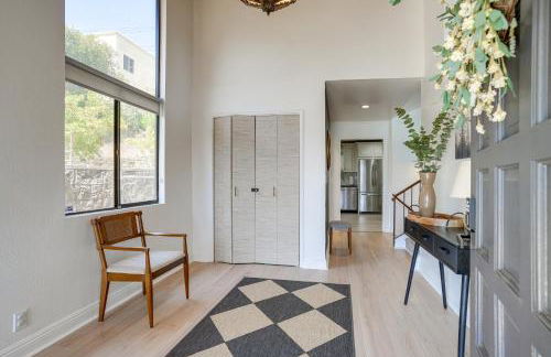 Chic Santa Paula Home with Mountain and City Views! - Foto 5