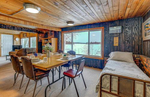 Lakefront Suring Home with Pool Table and Views! - Foto 8