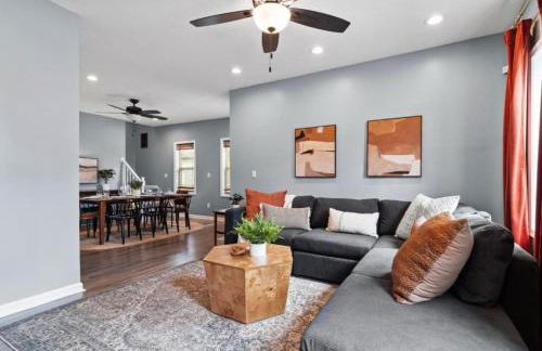 Hot Tub N64 Mins to Downtown Sleeps 8 - Foto 46