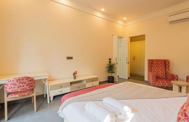 ELIVAAS Laguna Camellia | Luxe 4 BHK Villa Near Popular Beaches with Private Pool - Photo 5