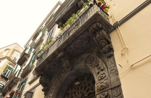 La cartolina di Napoli free parking for small cars only - Foto 32