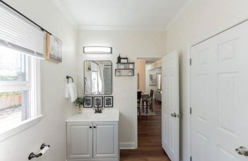 Modern 5BR with Full Kitchen, Game Room, Fenced Yard and BBQ Grill - Foto 55