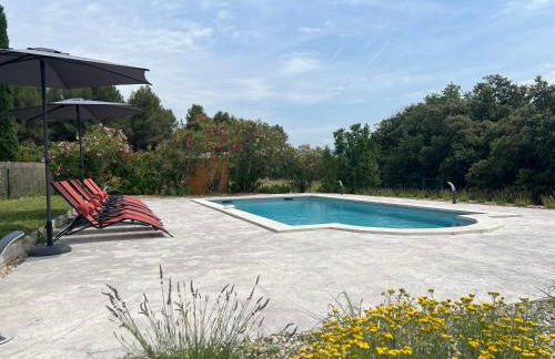 Proche Roussillon, La villa rouge Luberon, piscine chauffée, climatisation et vue Luberon - Foto 38