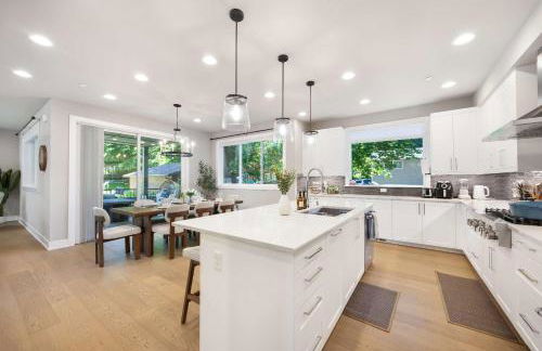 Modern Kirkland 4BR Family Oasis Kids Paradise - Photo 21