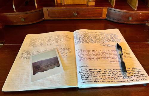 Cozy Historic Cabin with stellar view of Big Schloss - Foto 28