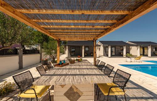 Unique Villa V with large pool - Photo 15