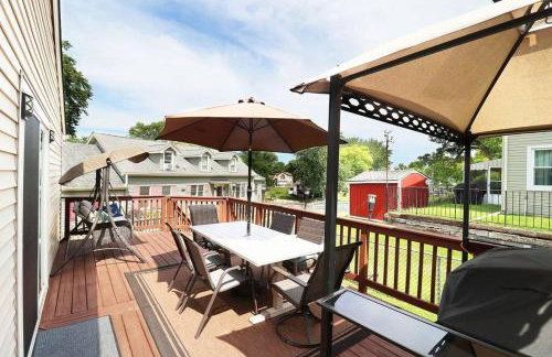 Chain O Lakes Nautical 4Bed 3Bath Waterfront with Bonus Room, Large Deck and Hot Tub - Foto 8