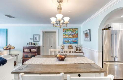 Oceanfront Elysium with a pool - Photo 13