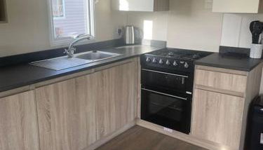 Delightful two bedroom caravan on Par Beach. - Foto 5