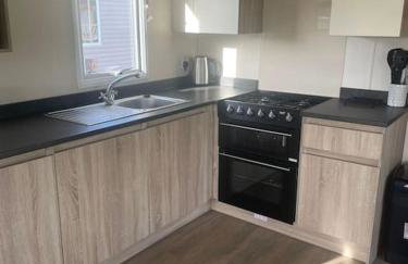 Delightful two bedroom caravan on Par Beach. - Foto 5