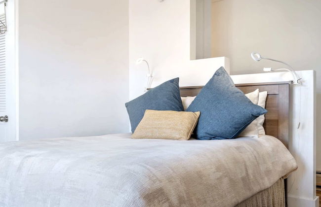 Beachwood Getaway Sleeps 10! - Photo 4