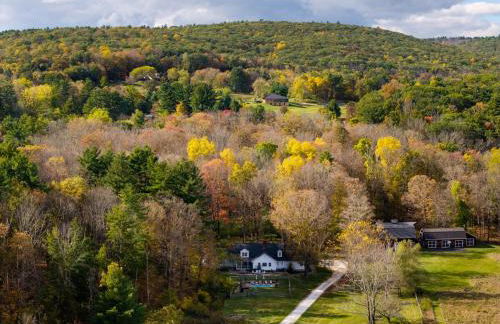 Elegant 7BR Estate with Pool & Hot Tub in Berkshires - Foto 18