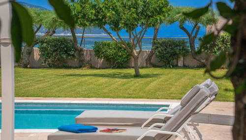 Τheano Villa - Foto 5, sunbed, Garden view