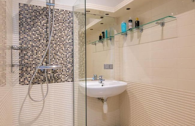 Hidden Gem Riga Apartment With Garden Views - Photo 17