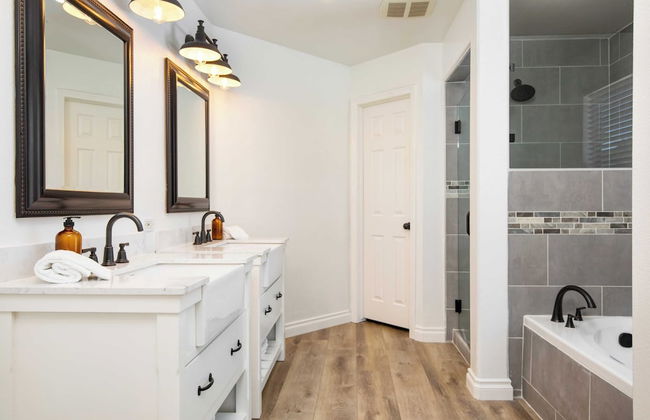 The Riesling Retreat by Avantstay Estate w/ Pool, Hottub, Putting Green & Pickle Ball Court! - Photo 49