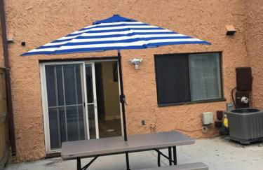 Entire Twnhouse 2bdrms 3Bthrm 2Qbeds 2Levls Fncd Bkyard - Foto 16