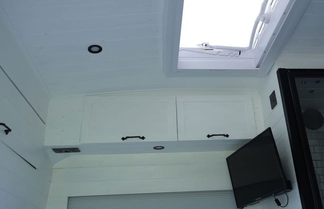 Superb 4 Berth Campervan With Kingsize bed - Foto 7