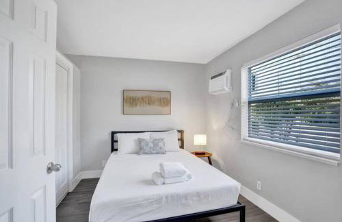 Rustic Retreats Beachy 1BR for 4 guests in the heart of Fort Lauderdale - Foto 1