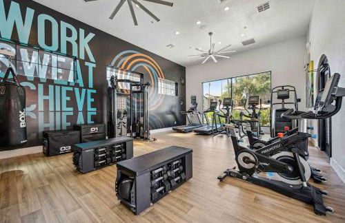 Boulevard Stays Quiet Modern 2BR Pickleball Pool Parking Gym 06 - Foto 29