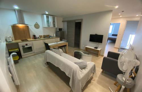 TOUL Appartement Entier avec PARKING Privé au Calme Cosy à Étage avec Balcon - Foto 4