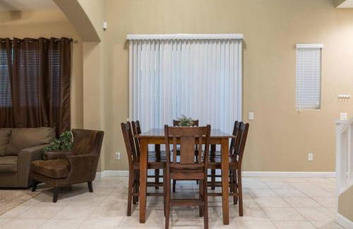 Gated townhouse with 2 suites, heated pool, hot tub - Photo 5