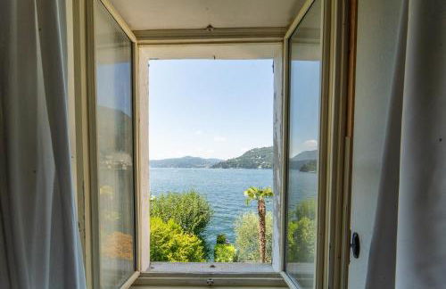 Vintage Home in the hamlet with lake view - Photo 1