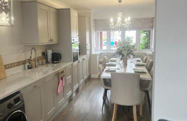 Stay solihull 5 mins to NEC and AIRPORT SLEEPS 9 contractor friendly 3 bathrooms driveway parking 3 - Foto 18