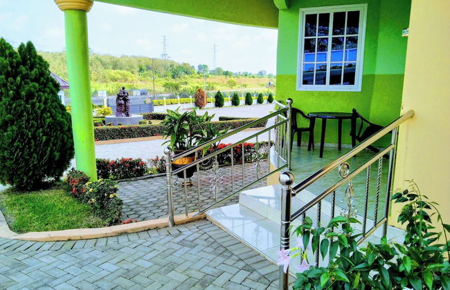 Renajoe Exclusive Centre - Photo 18