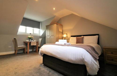 Signature - Linden Cottage Room 3 - Photo 2