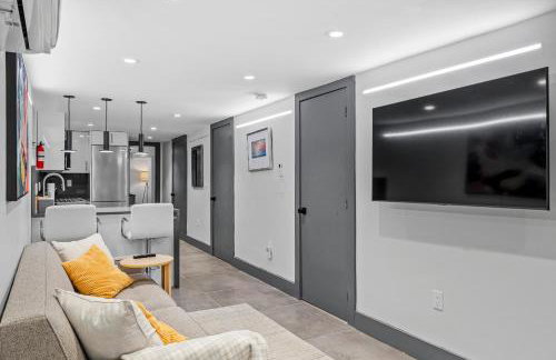 luxury 2 bed 2 bath apt with free parking - Foto 3