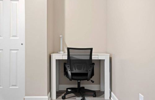 Chic Boho Retreat Near Downtown - Photo 10