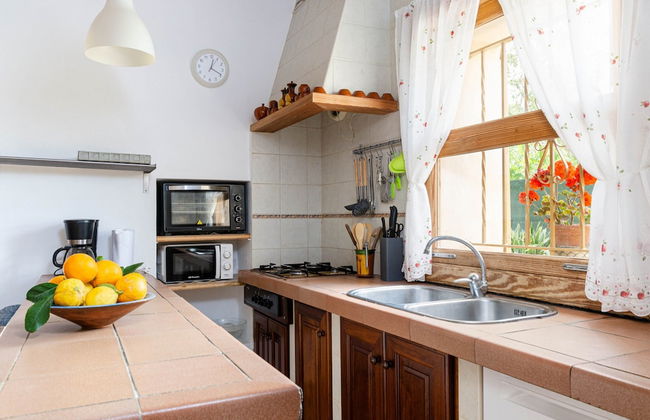 Peaceful Villa in Serene Retreat - Photo 11