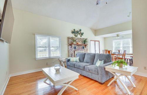 Secluded Mount Pleasant Home - 6 Mi to Beaches! - Photo 6