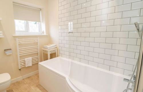 The Old Stables - Pet-Friendly Stay Near Ruthin Castle with Parking - Photo 17