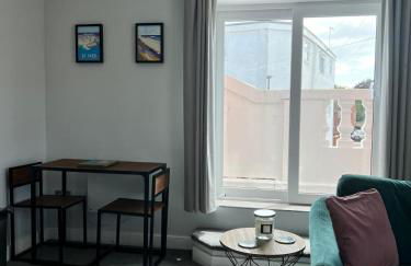 Bright, first floor, one bedroom flat in Wimborne - Photo 5