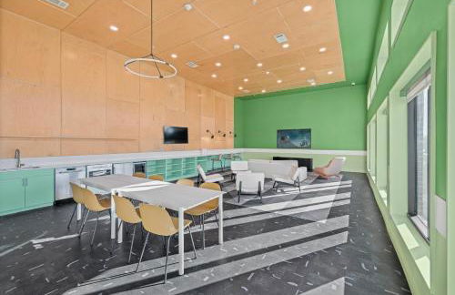 New Downtown Luxury APT ' 2 King Beds, Free Parking, Fast Wi-Fi & Gym Access! - Foto 35