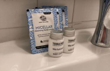 Pineapple House, Spacious 1st Floor Apartment! City Center! 96 Walk Score! FREE parking! - Foto 18