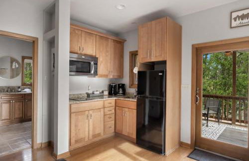 Two Cabins Retreat in Woods Resort - Dog-Friendly - Foto 20