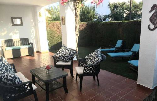 2 bedroom, Sea Front Complex w Pool and private garden - Foto 19