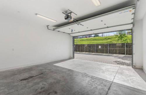 Walk to 12 South and Belmont with Garage FirePit and Patio - Foto 34