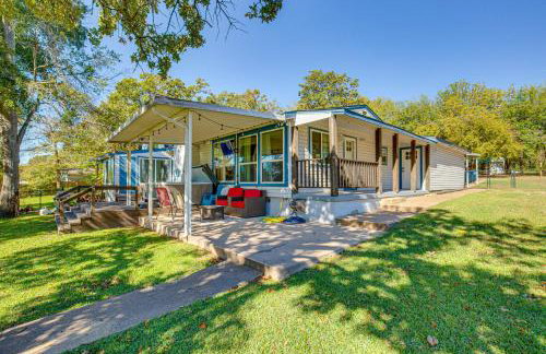 Waterfront Retreat with Hot Tub in Gun Barrel City! - Foto 25