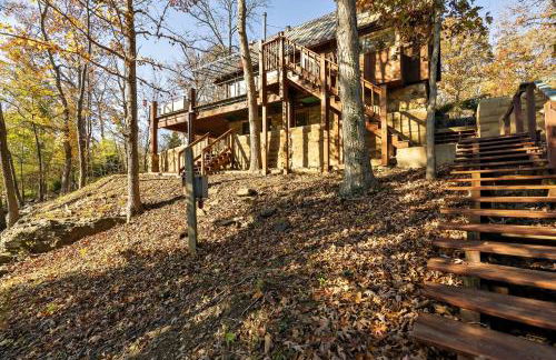 Luxury Lake House w Dock & Game Room - Photo 56