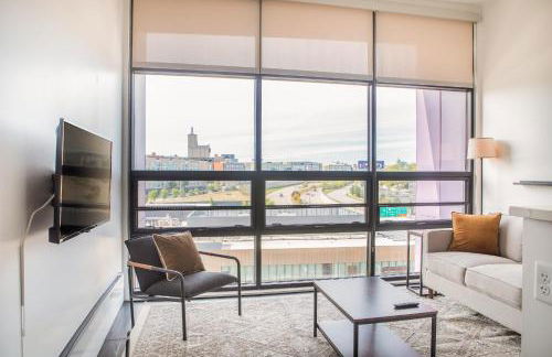 Modern Studio Apt with Rooftop, Gym, and Parking - Foto 1