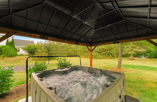 Charming Sister Bay Home Backyard Oasis & HotTub - Foto 2