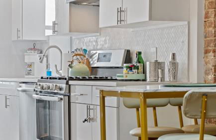 Chic Penthouse with bus stop at doorstep - 15 Minutes to NYC - Foto 16