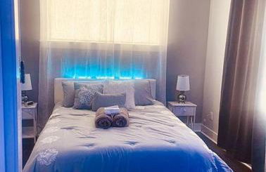 1966-Huge 4BR w/Rooftop Veranda - Foto 14