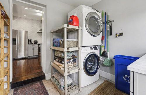 5-Bedroom Victorian Home Private Yard Sleeps 10 - Photo 9